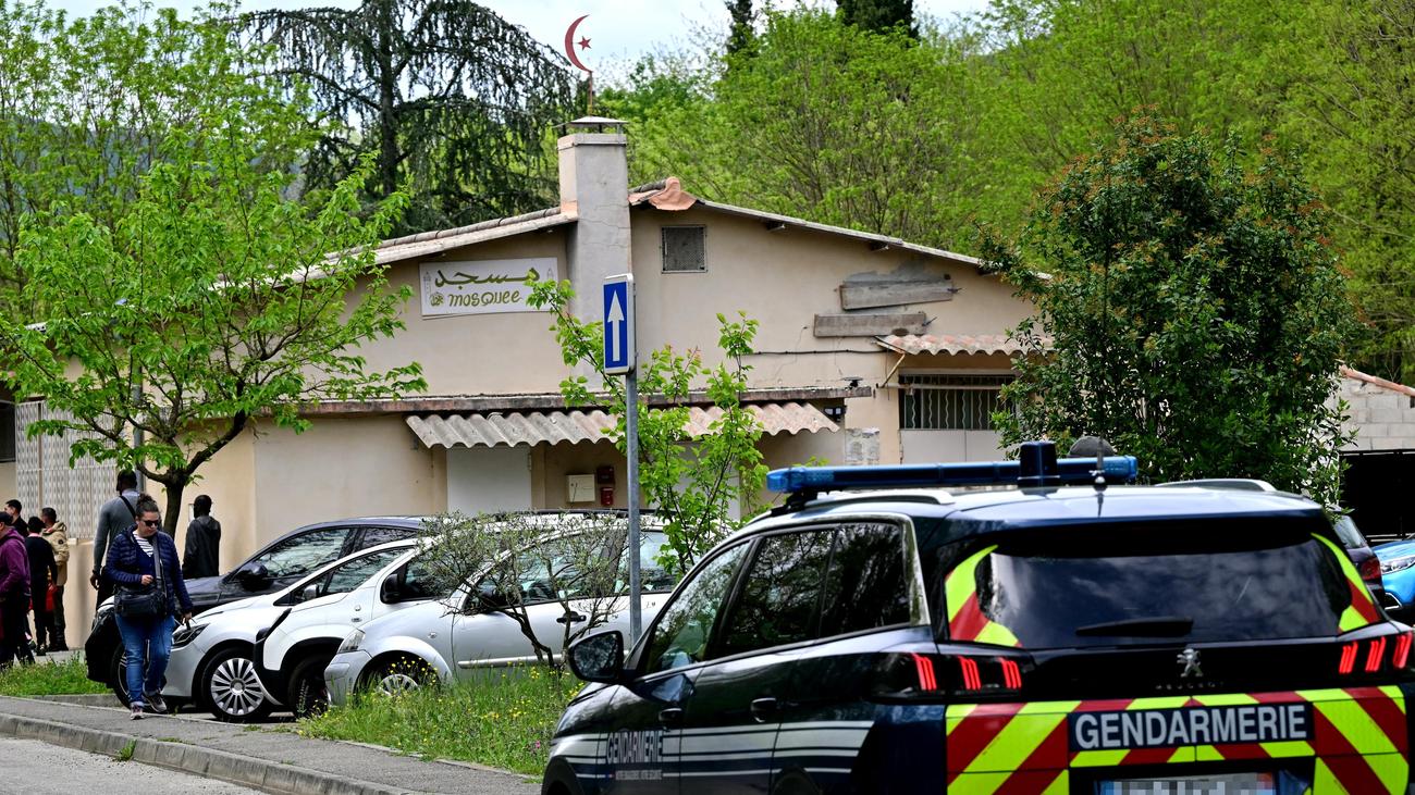 Südfrankreich: Tatverdächtiger nach Messerangriff in Moschee weiter auf der Flucht