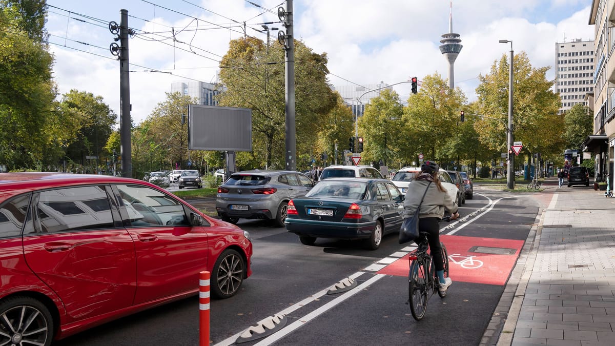 Immer weniger Menschen fahren Auto und mit der Rheinbahn