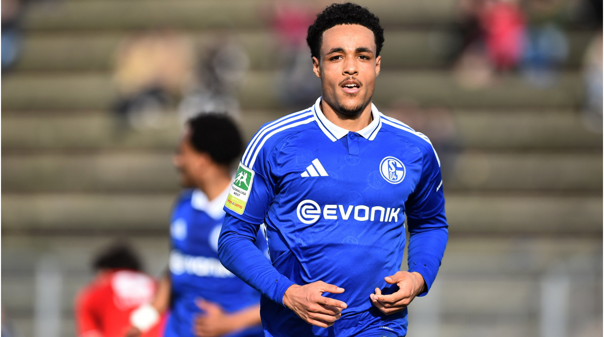 Schalke stattet Abwehrtalent Tidiane Touré mit Profivertrag aus