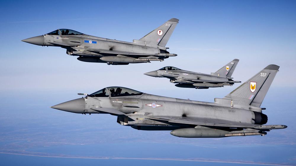 Huthi-Miliz: Britische Eurofighter bei einem Flug über der Nordsee im Rahmen einer Nato-Übung am 2. April