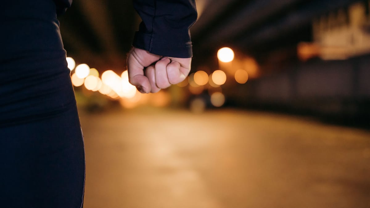 Mann von Pfarrerin brutal attackiert – Rechtes Motiv?