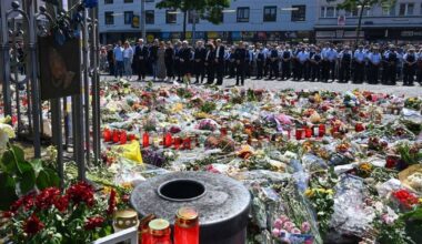 Mannheim: Marktplatz bekommt Gedenkplatte für Rouven Laur - Mannheim und Metropolregion Rhein-Neckar - Nachrichten und Aktuelles