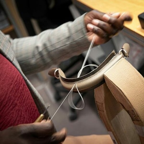 Hermès eröffnet angesichts der weltweiten Nachfrage 27. Lederwarenwerkstatt in Frankreich