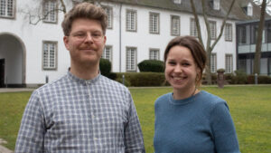 Pfarrer Sebastian Baer-Henney und Pfarrerin Inga Waschke vom Segensbüro.