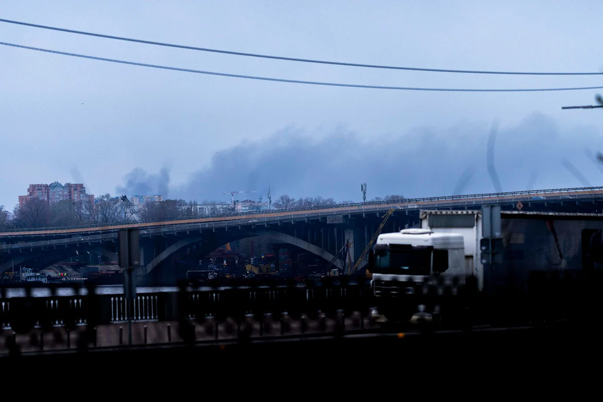 Krieg in der Ukraine - Ein Toter und Verletzte bei Raketenangriff auf Kiew - Politik