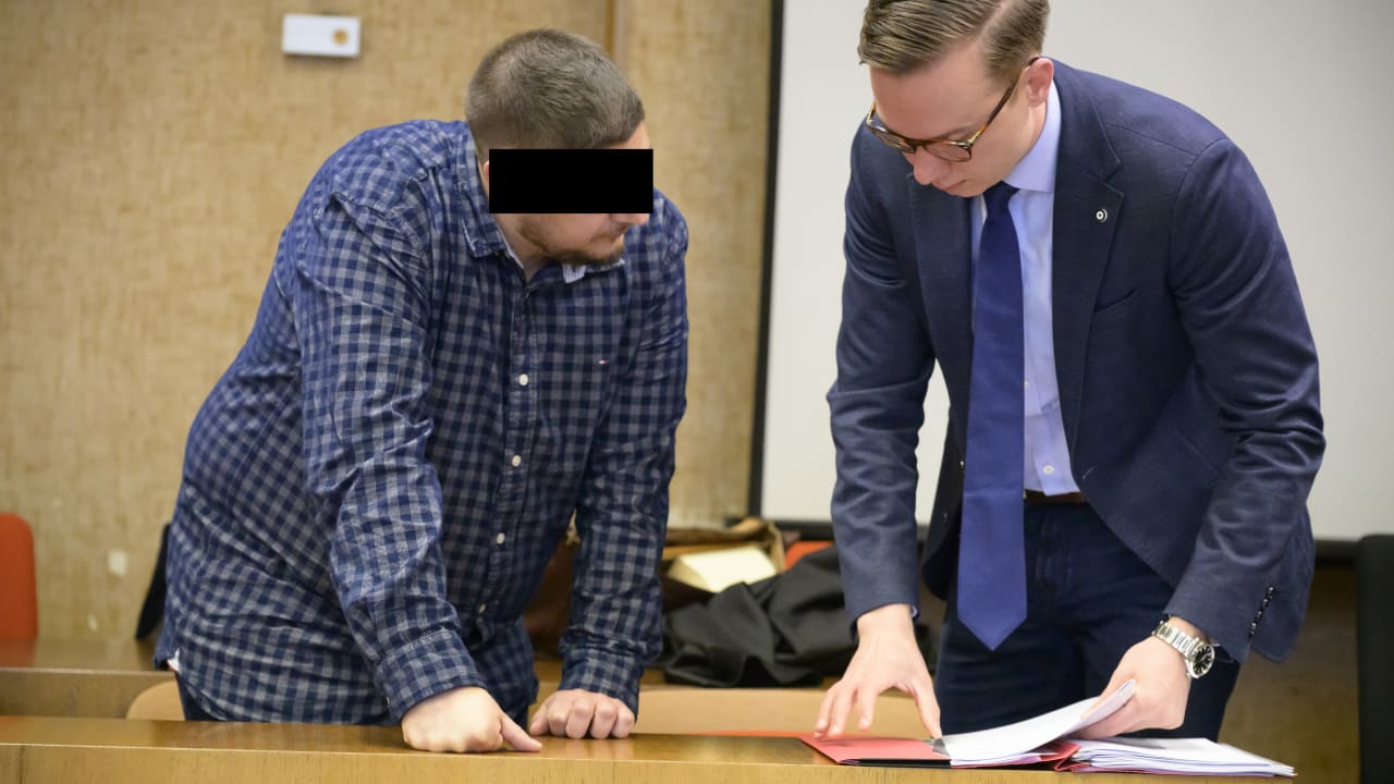 Tätowierer aus München soll Kundin vergewaltigt haben | Regional