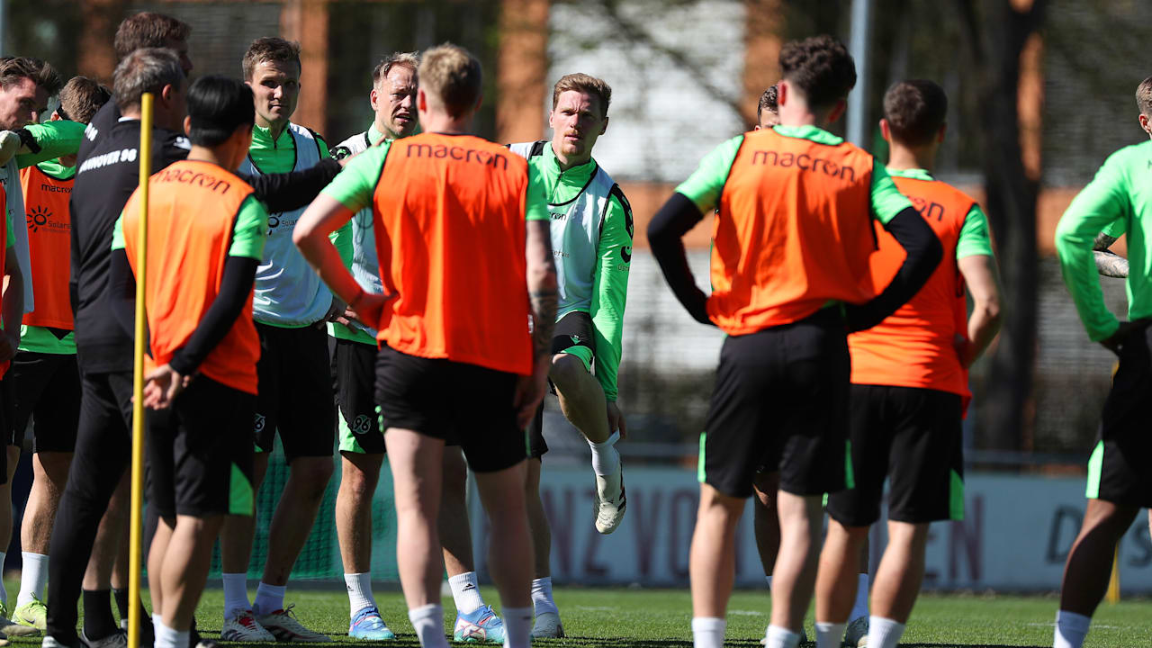 Hannover 96: Marcel Halstenberg zurück, aber neue Abwehrsorgen | Sport