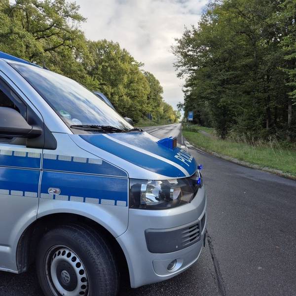 Viel Polizei mit Wasserwerfer - Polizei aus ganz NRW übt