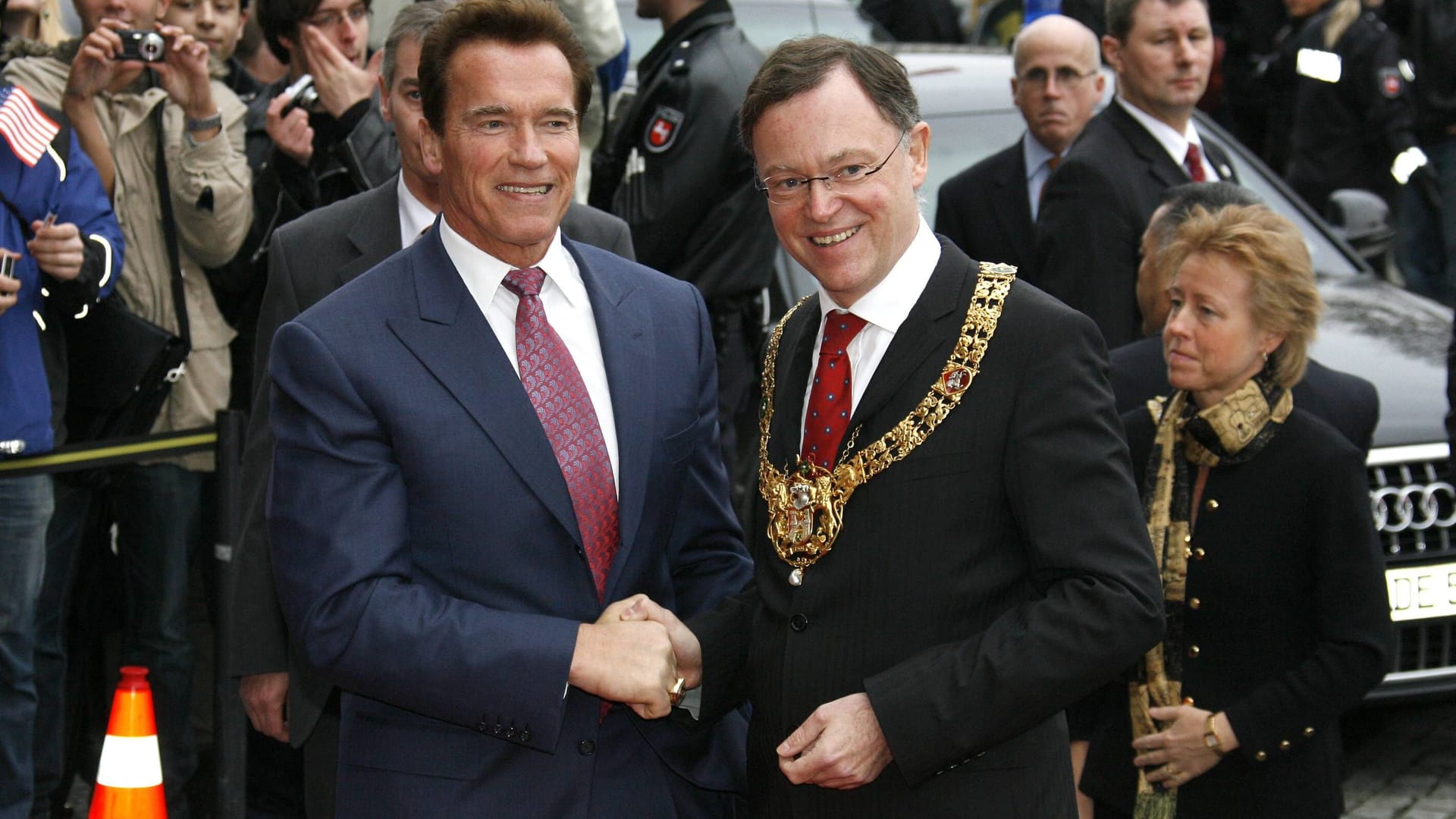 2009: Oberbürgermeister Stephan Weil (vorn r.) empfängt den kalifornischen Gouverneur Arnold Schwarzenegger in Hannover