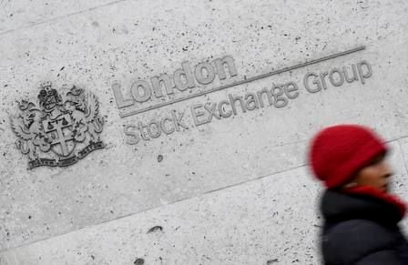 FTSE 100 fällt, da die Verbraucherpreisinflation im Vereinigten Königreich nachlässt