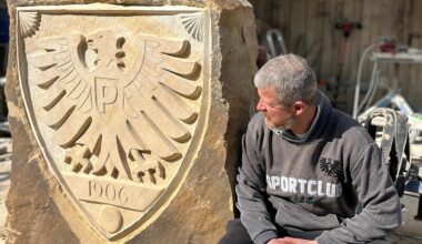 2024/2025 - Versteigerung - Sandstein - Stele - Adler - SC Preußen Münster