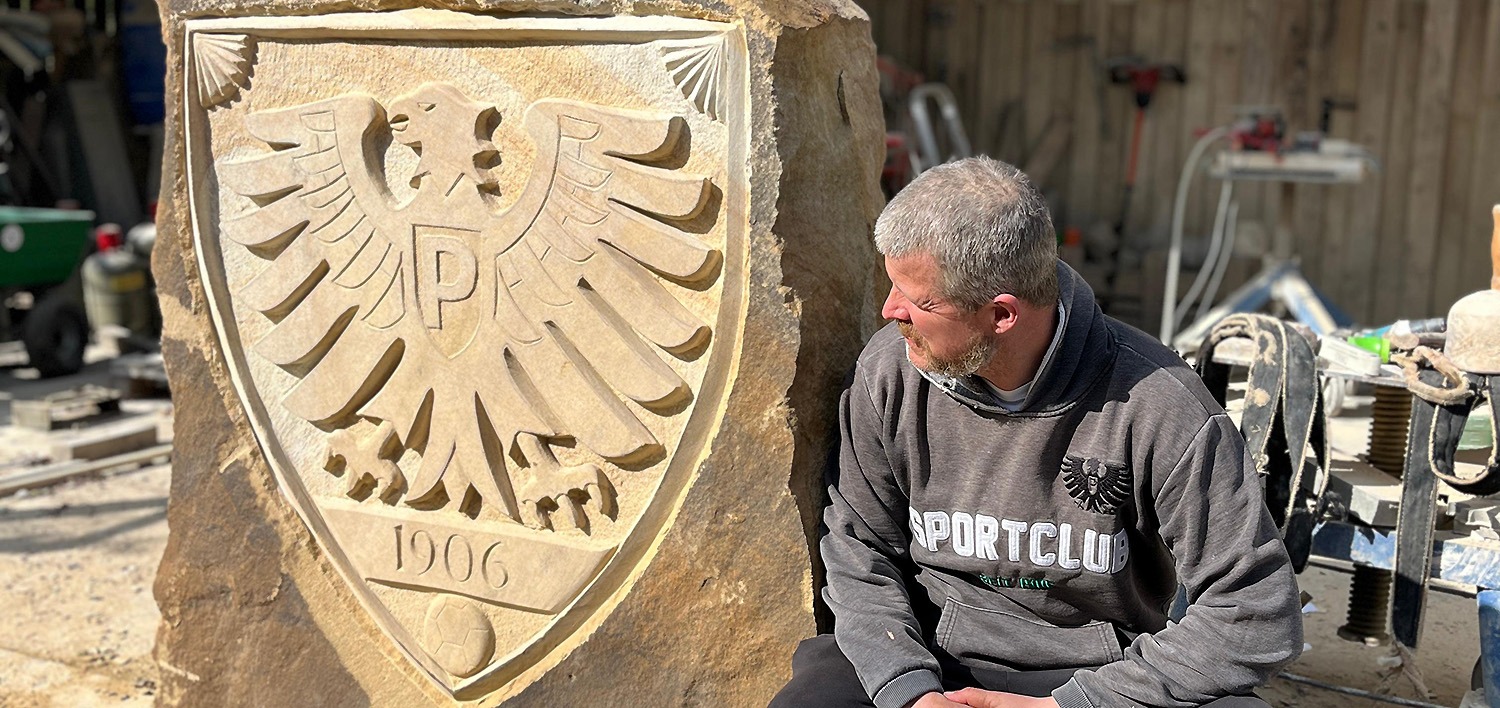 2024/2025 - Versteigerung - Sandstein - Stele - Adler - SC Preußen Münster