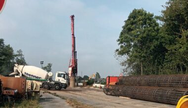 Neue Cölve Brücke zwischen Duisburg und Moers eingeschoben