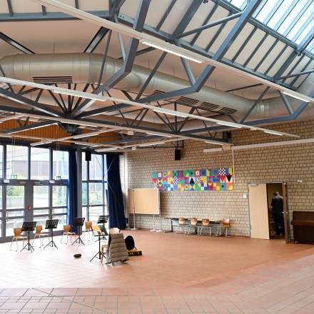 Schule in Essen wird klimafreundlicher - neue Beleuchtung