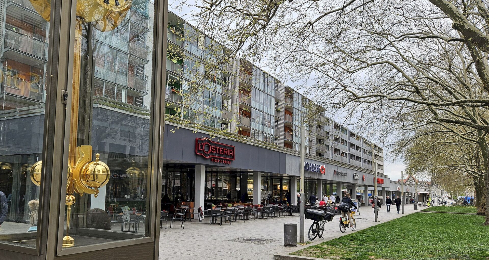 Direkt neben der Goldenen Uhr hat die L'Osteria auf der Hauptstraße eröffnet. Foto: Anton Launer