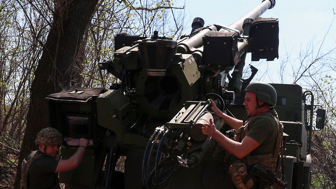 2025-04-19T073755Z_2088866600_RC2B0EAZGBW0_RTRMADP_3_UKRAINE-CRISIS-EAST-ARTILLERY.JPG