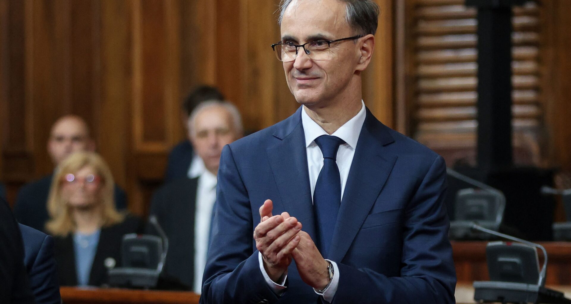 EU-Erweiterungskommissar drängt Serbien auf Reformen