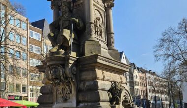 APRIL, APRIL: Kölsch fließt aus Kölner Brunnen