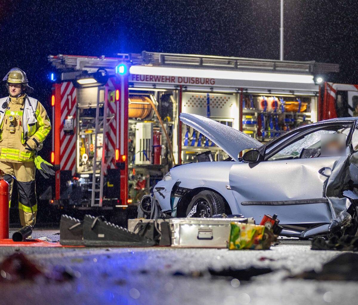 Zwei Tote: Horror-Crash auf der A59 bei Duisburg