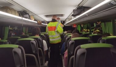 Bundespolizeidirektion München: Reisegruppe ohne Papiere/ Bundespolizei verweigert 20 ...