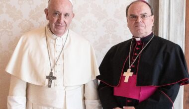 Trauer um den Papst im Bistum Augsburg: Glocken-Geläut und Kondolenz-Buch