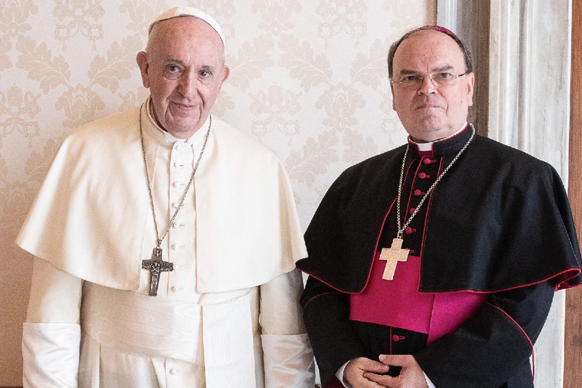 Trauer um den Papst im Bistum Augsburg: Glocken-Geläut und Kondolenz-Buch