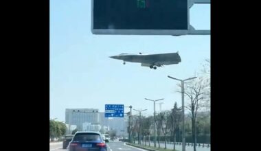 Chinas geheimer Tarnkappen-Kampfjet - von Autofahrer zufällig gefilmt