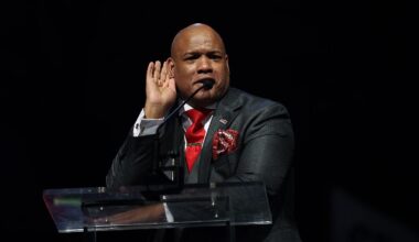 Ganz neue Töne von Mark Burns: Trumps "geistlicher Berater" kommt wie verwandelt aus Ukraine zurück