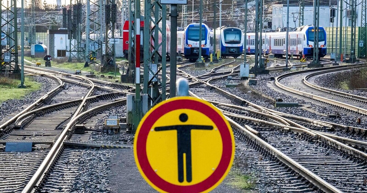 Erdreich abgesackt: Sperrung der Bahnstrecke Hannover–Bremen | Niedersachsen