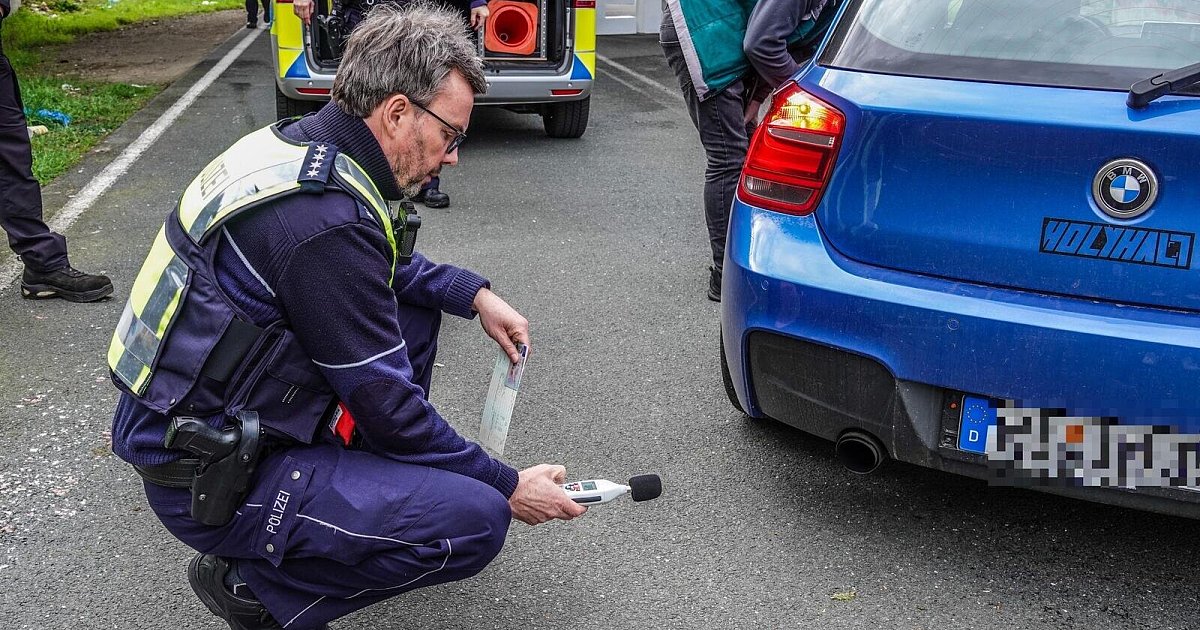 Polizei Bielefeld legt zwölf illegal getunte Autos still: „Carfreitag“ steht bevor | Regionales