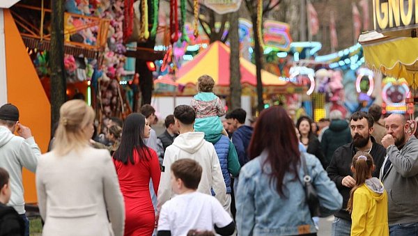 Die Herforder Osterkirmes startet Ostersamstag. Im vergangenen Jahr war an diesem Tag ganz schön viel los. - © Claus Frickemeier