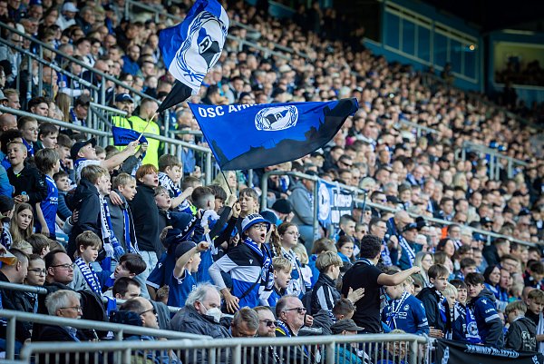 Eine große gemeinsame Pokalsause soll das Public Viewing zum Pokalfinale der Arminen gegen Stuttgart werden - mit so toller Stimmung wie auf der Tribüne im Heimspiel. gegen Rostock. Jetzt kommt Kritik. - © Sarah Jonek