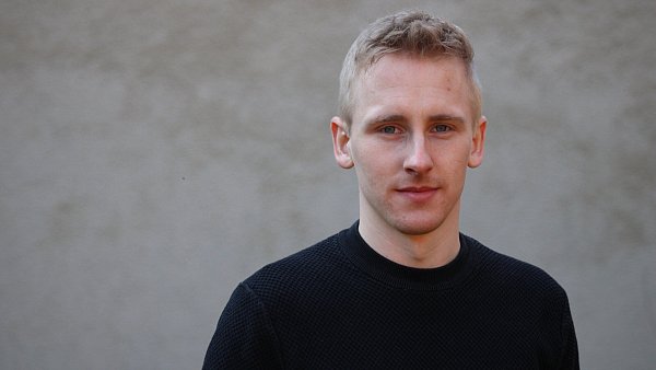 Lokalredakteur Moritz Trinsch empfiehlt zum Tag des Busches einen literarischen Blick hinter die Krankenhaus-Fassade. - © Pauline Maus