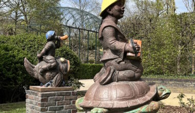 Keramiken „Vier Kontinente“ wieder im Zoo Leipzig aufgestellt · Leipziger Zeitung