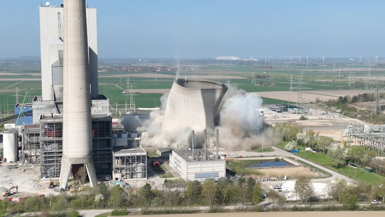 Kraftwerkturm Mehrum: Hier fliegen 13.000 Tonnen in die Luft | Regional