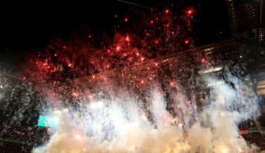 1. FC Köln: Pyro-Strafe da: Dieser Feuer-Wahnsinn kostet Köln 290 600 Euro | Sport