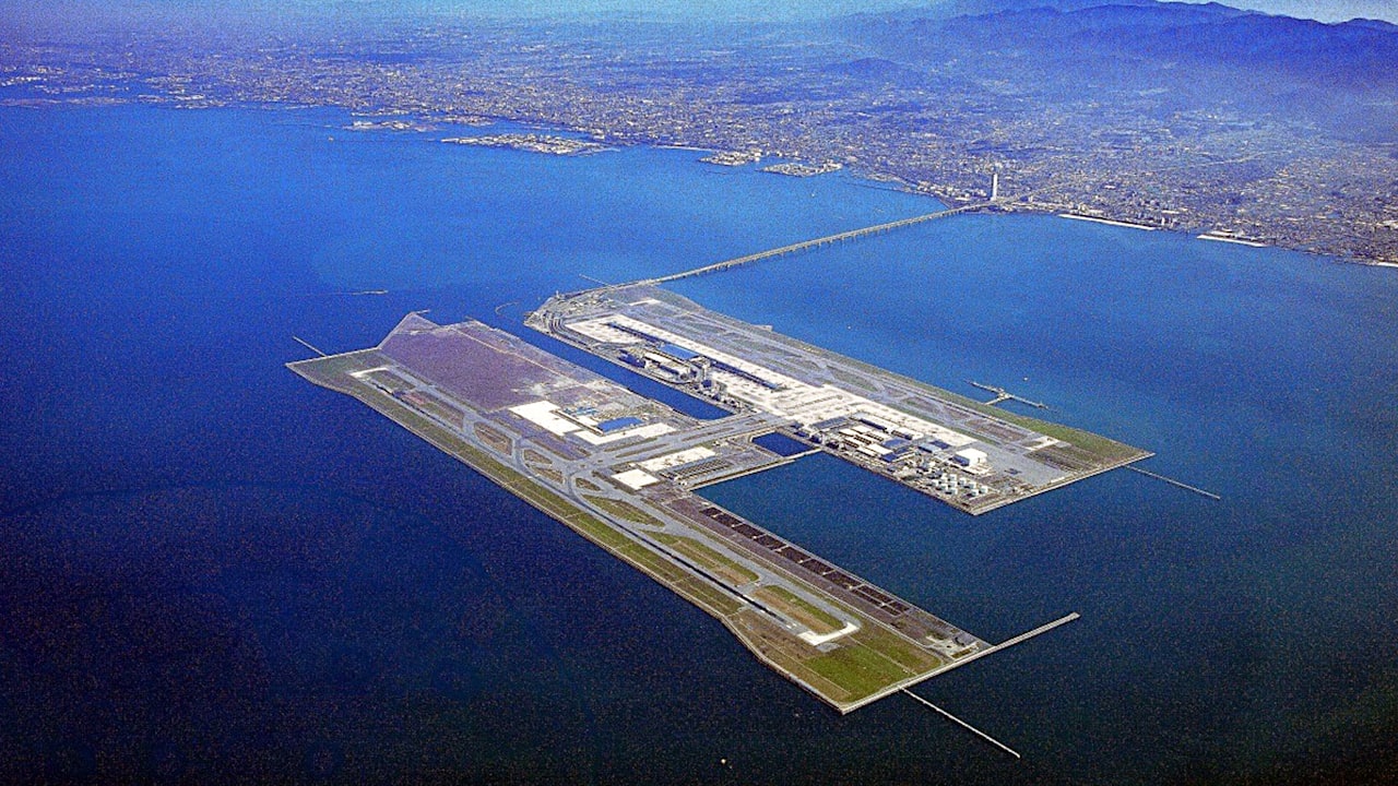 Mega teurer Flughafen versinkt langsam im Meer | News
