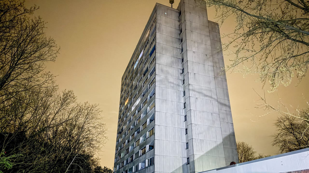 Hamburg: 15-Jähriger offenbar aus Hochhaus in den Tod gestoßen | Regional