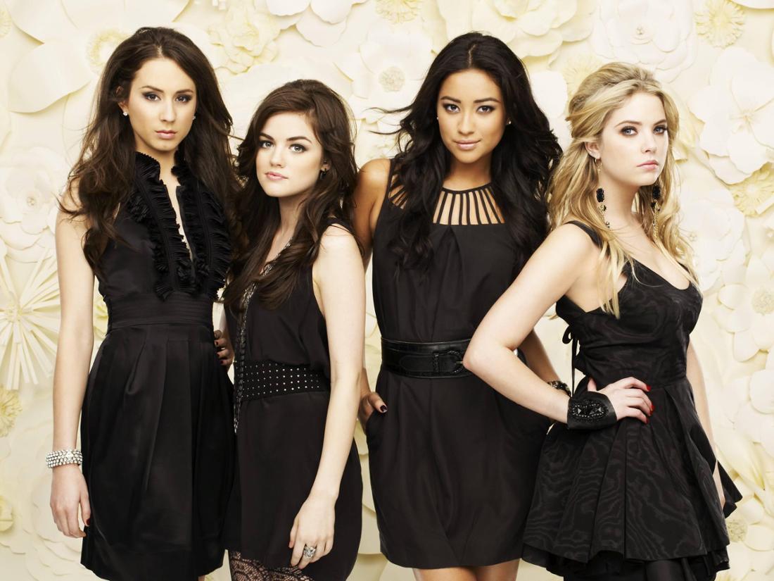 Pretty Little Liars Cast (von links nach rechts): Troian Bellisario, Lucy Hale, Shay Mitchell, Ashley Benson