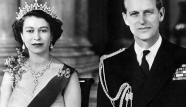Königin Elizabeth II. und Prinz Philip bei ihrer Diamantenen Hochzeit. Elizabeth trägt das Diamantcollier von Cartier. (Archiv)