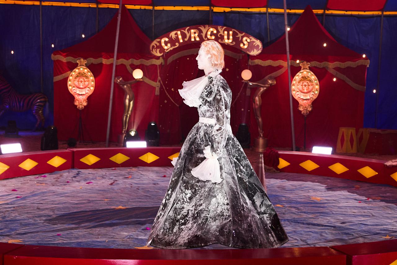 Moritz macht den Zirkus-Walk (Bild: ProSieben/Max Montgomery)