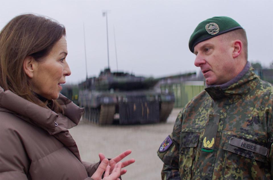 General Christoph Huber verantwortet den Aufbau der Brigade Litauen. Er sagt im Gespräch mit Anne Will: "Wir stehen dafür ein, dass jeder Zentimeter des NATO-Bündnisgebietes verteidigt wird." (Bild: NDR)
