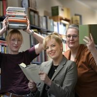V.l.: Kathi, Sabrina, Steffi stecken hinter dem „Pick Wick Buchclub“ auf Instagram. Im Dortmunder Antiquariat „Le chat qui lit“ sprechen sie über ihre Leidenschaft. V.l.: Kathi, Sabrina, Steffi stecken hinter dem „Pick Wick Buchclub“ auf Instagram. Im Dortmunder Antiquariat „Le chat qui lit“ sprechen sie über ihre Leidenschaft.