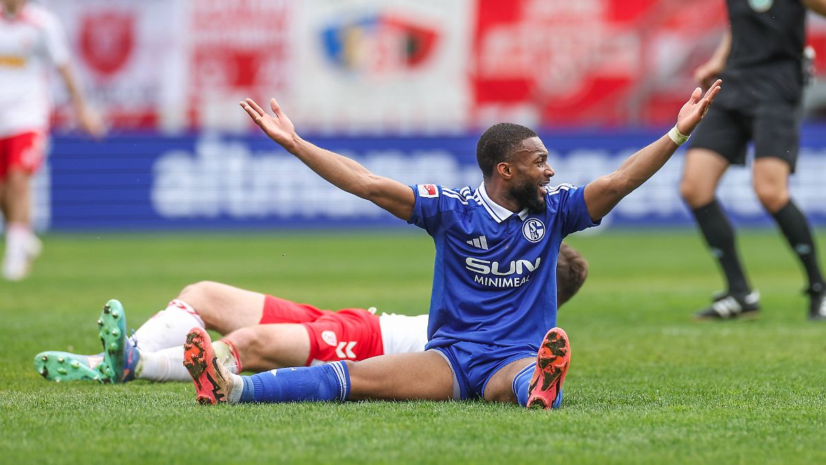 Fortuna klettert und träumt: Schalke blamiert sich gegen abgeschlagenen Letzten