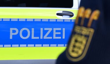 Frau ist nach Unfall schwer verletzt, aber der Verursacher fährt einfach weg
