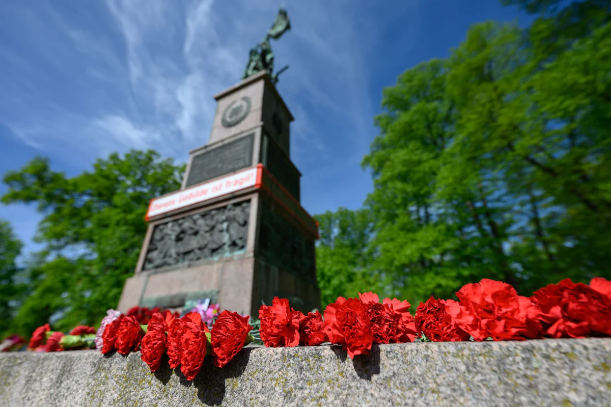 Erinnerungskultur - Sowjetisches Ehrenmal in Dresden fertig saniert - Kultur