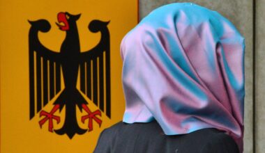 Berlin: Grüne wollen Kopftuch auch bei Polizei | Regional