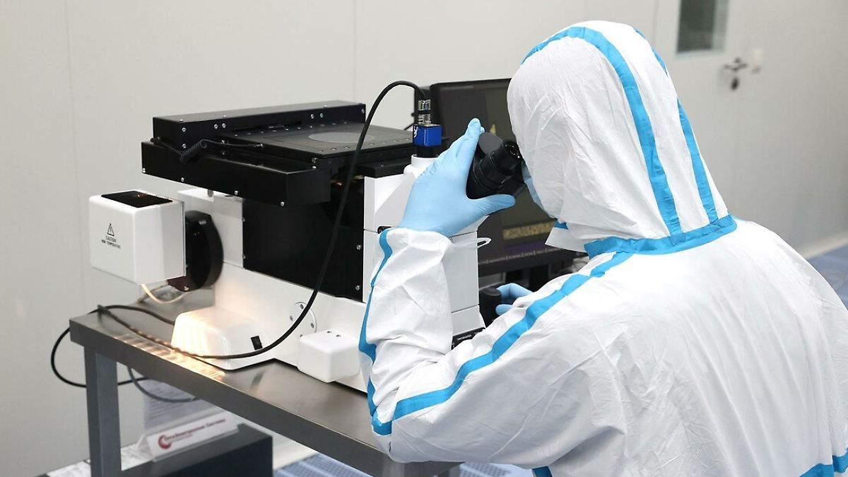Von Jena über Minsk an die Front: So landete deutsches Hightech-Glas in russischen Waffen