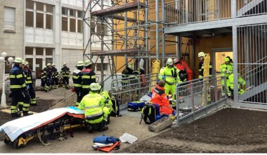 München: Zwei Bauarbeiter in Großhadern bei Arbeitsunfall schwer verletzt - München
