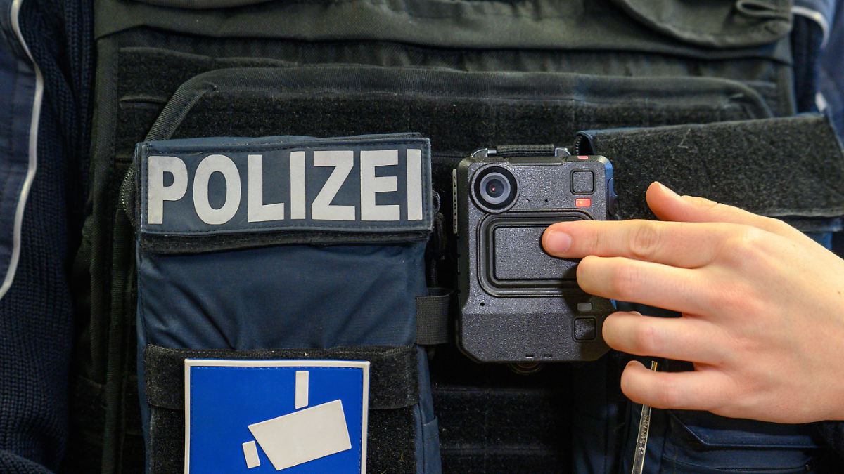 Tödliche Schüsse in Oldenburg: Ausgeschaltete Bodycams wecken weitere Kritik an Polizeieinsatz